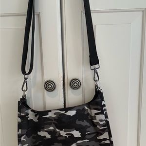 Ah-dorned black/silver camo messenger bag. Bee without tags